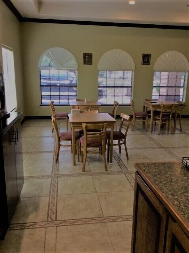 Фото Texas Inn Weslaco