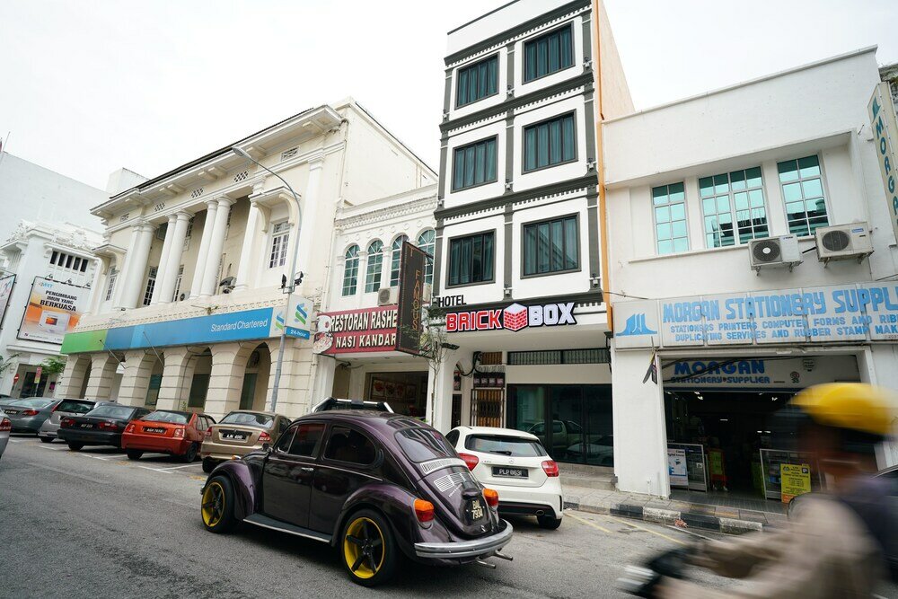 Фото Brick Box Hotel