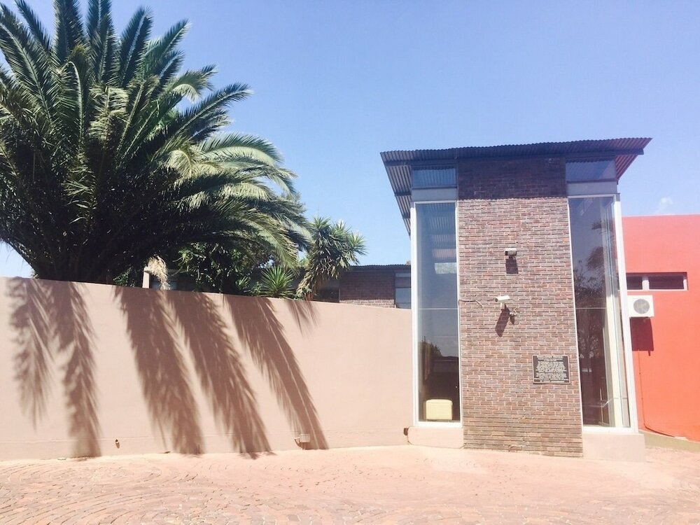 Фото African Moon Corporate House