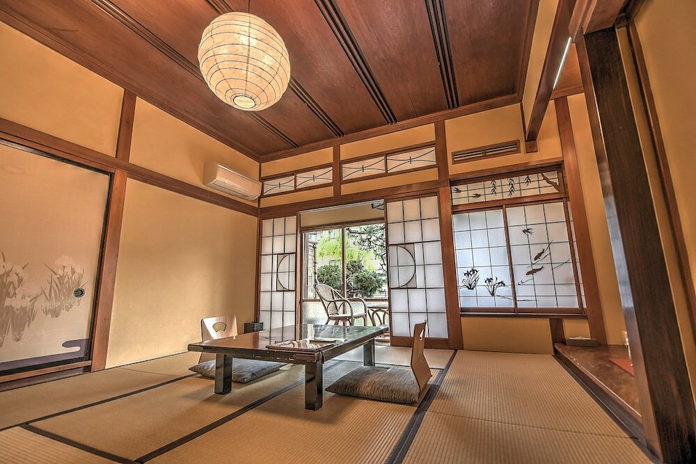 Фото Historical Ryokan Hostel K's House Ito Onsen