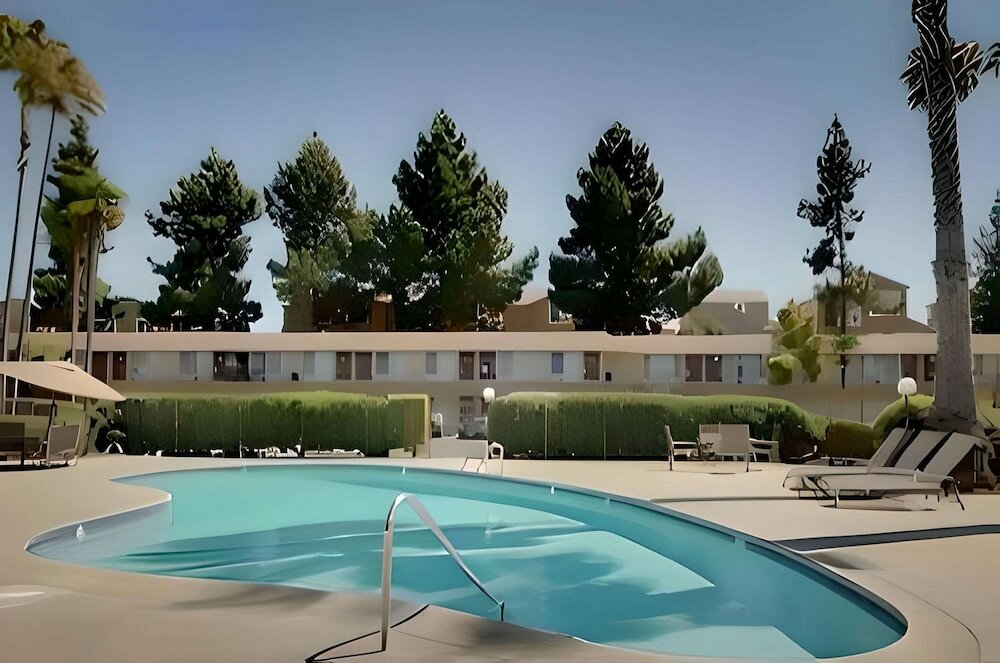 Фото Hotel E Real