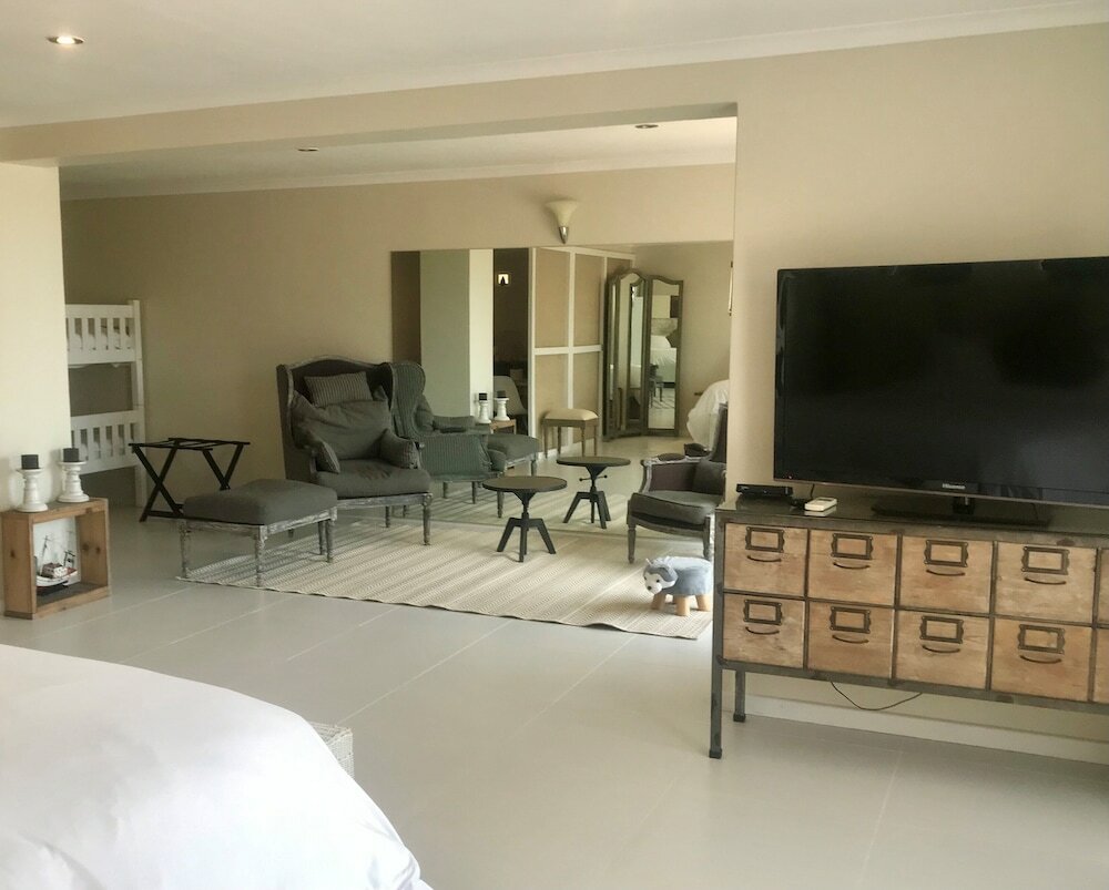 Фото Manor on the Bay
