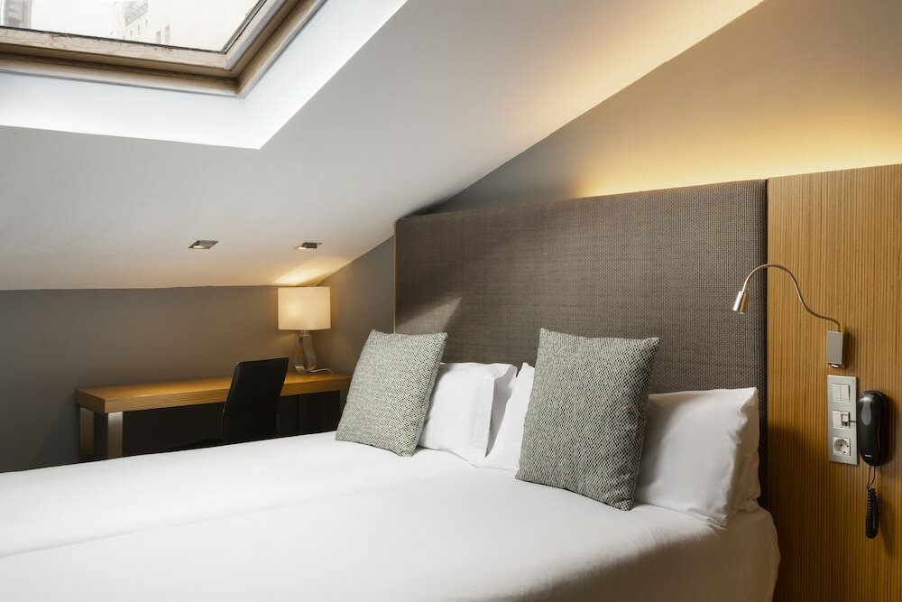 Фото Petit Palace Tres Cruces