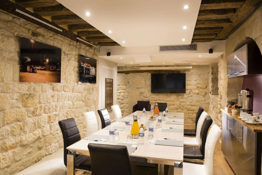 Фото Hôtel Jacques De Molay