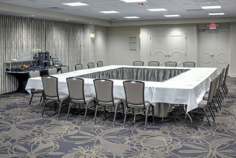 Фото DoubleTree by Hilton Madison Downtown