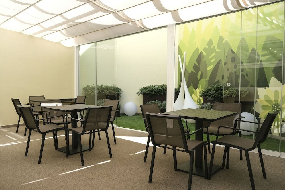 Фото The Leaf Boutique Hotel