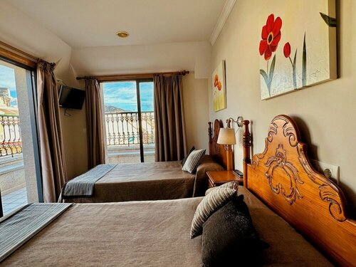 Внешний вид отеля Hotel Reyesol в Фуэнхироле, фото 3