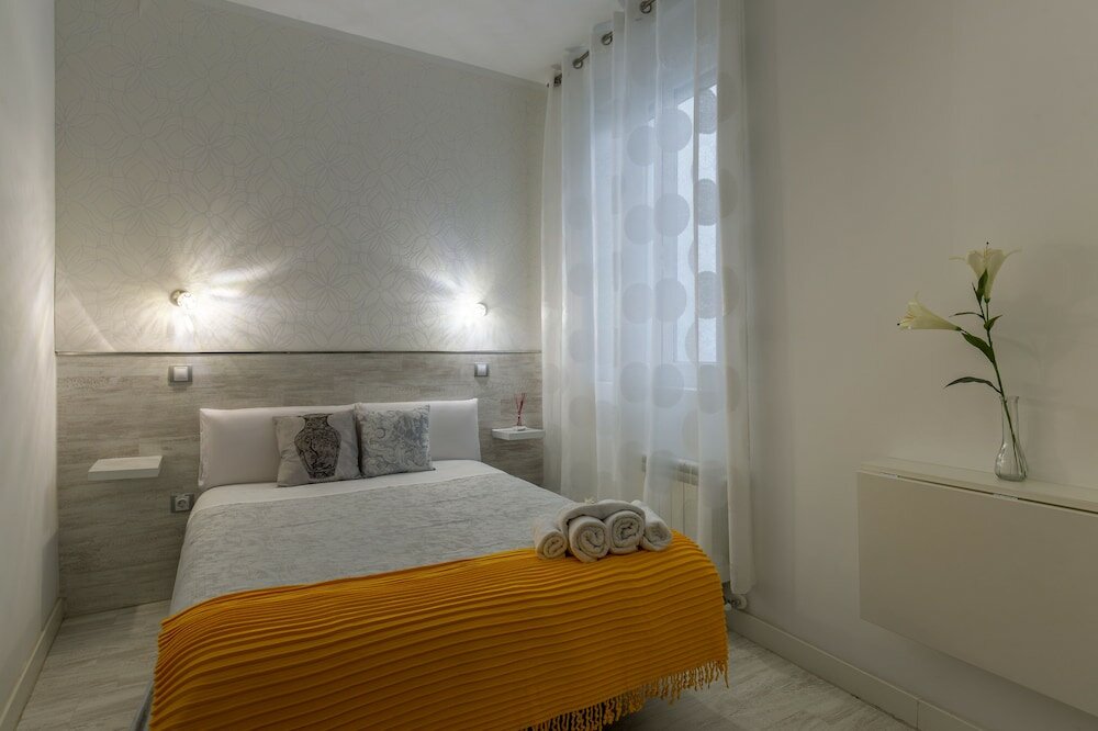 Фото Hostal Met Madrid