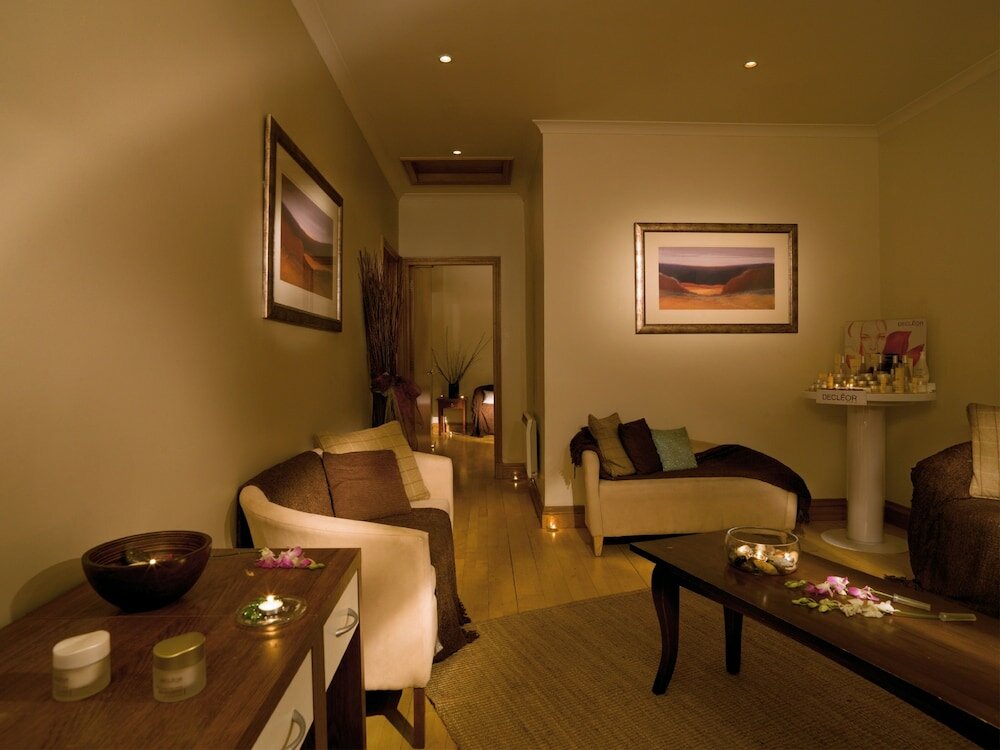 Фото Macdonald Houstoun House