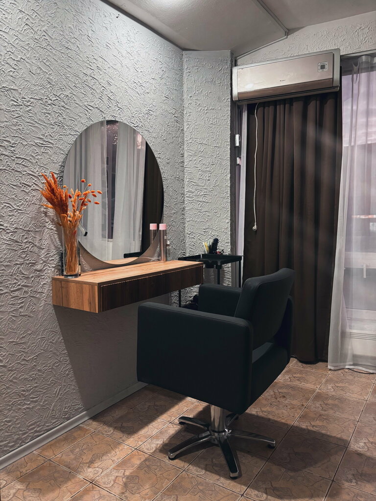 Hairdresser _keratin_ani_, Yesk, photo