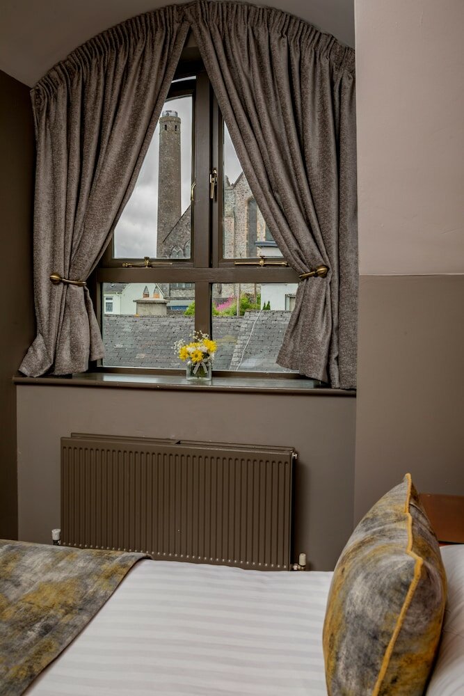 Фото Kilkenny Inn Hotel