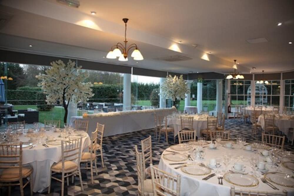 Фото Manor of Groves