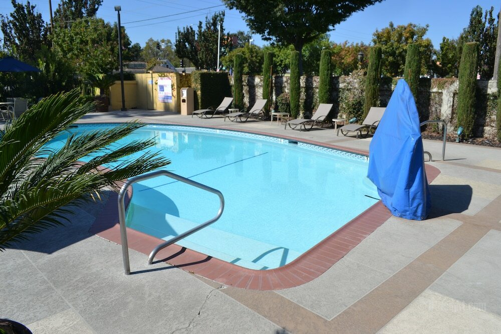 Фото Days Inn & Suites by Wyndham Lodi