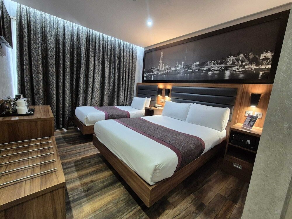 Фото London Court Hotel