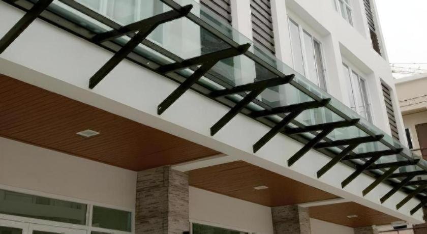 Фото The Capital Hotel