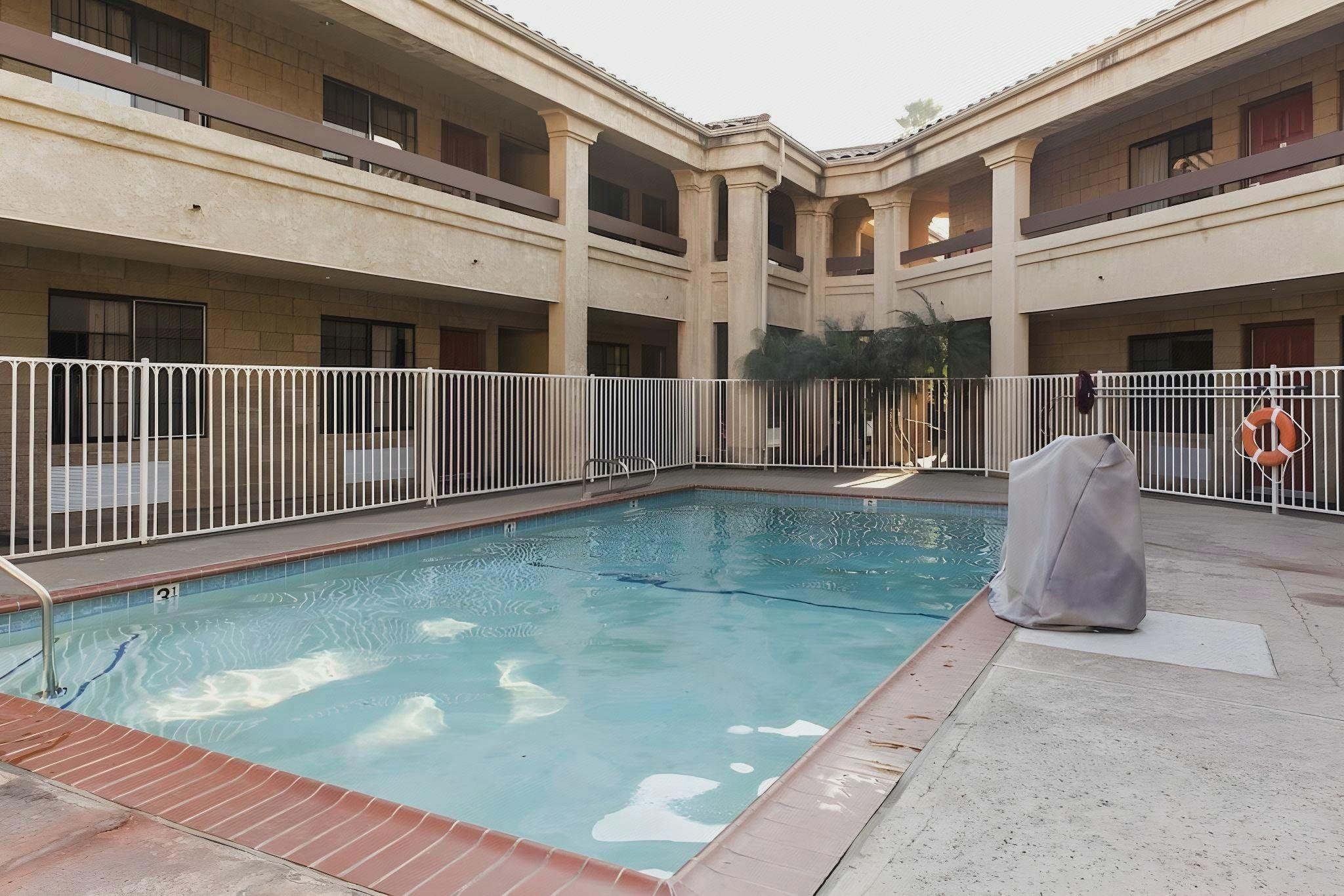 Фото Premier Inns Thousand Oaks