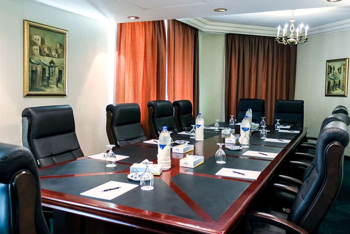 Фото Days Inn by Wyndham Hotel Suites Amman