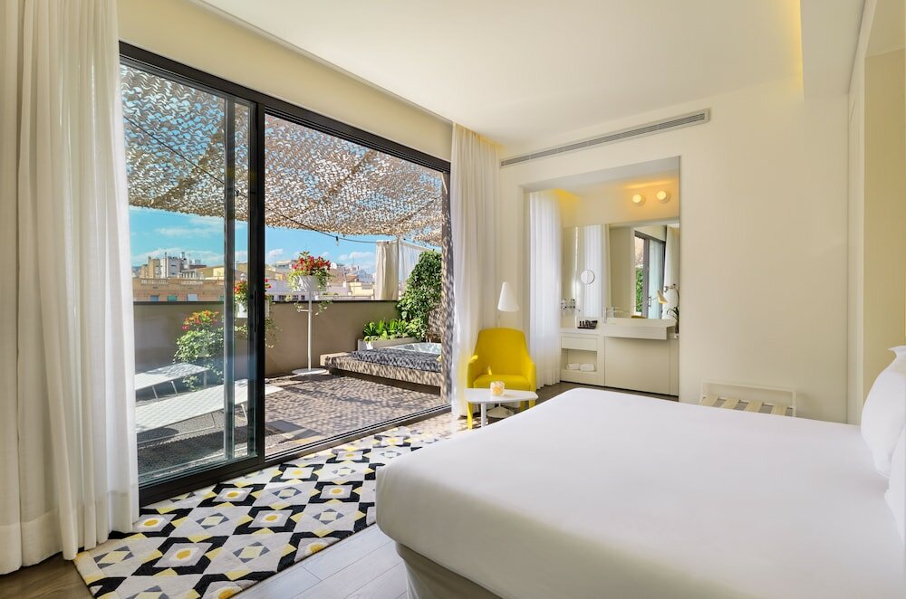 Фото H10 Urquinaona Plaza