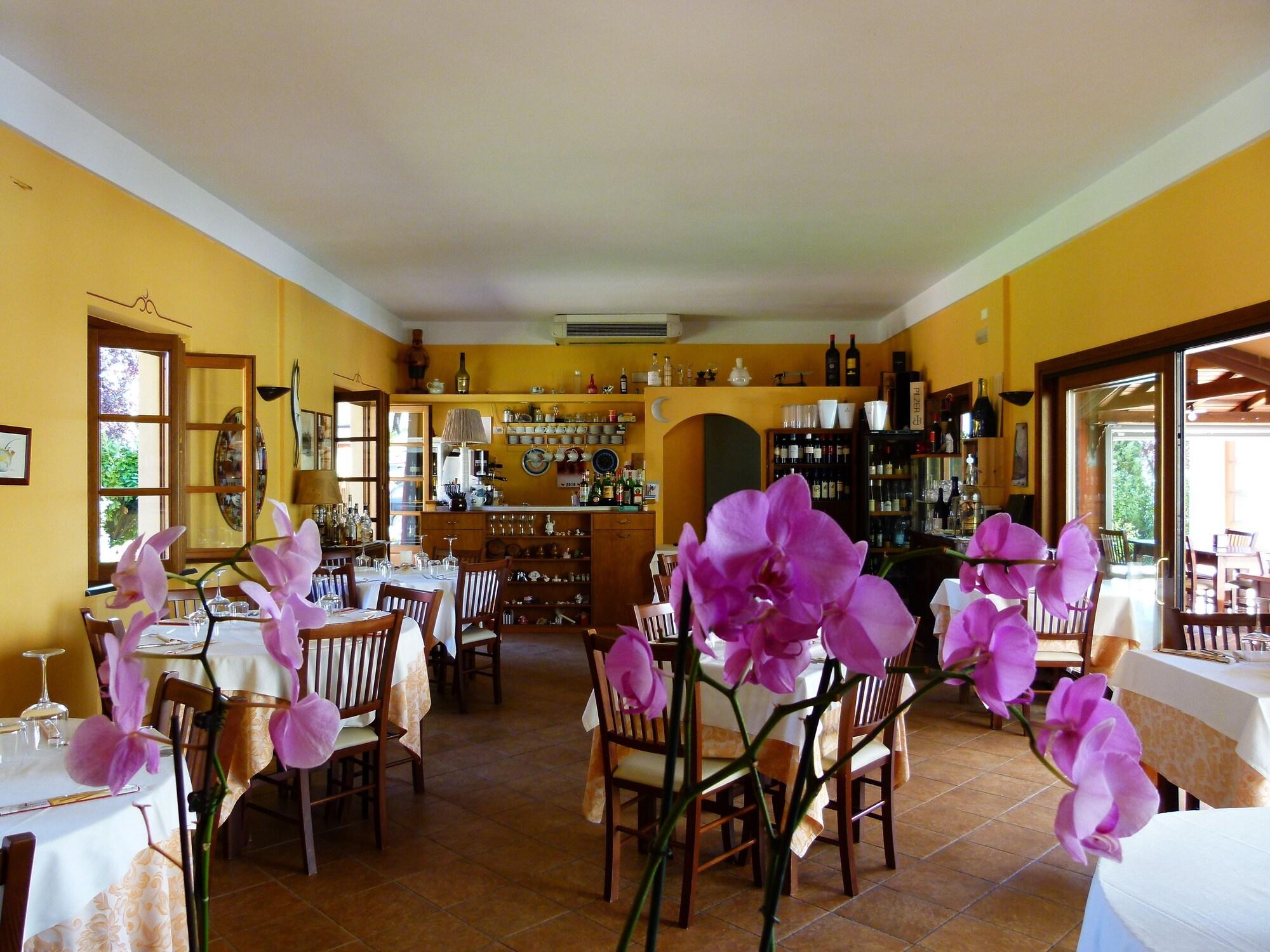 Фото Albergo Ristorante Ama La Luna