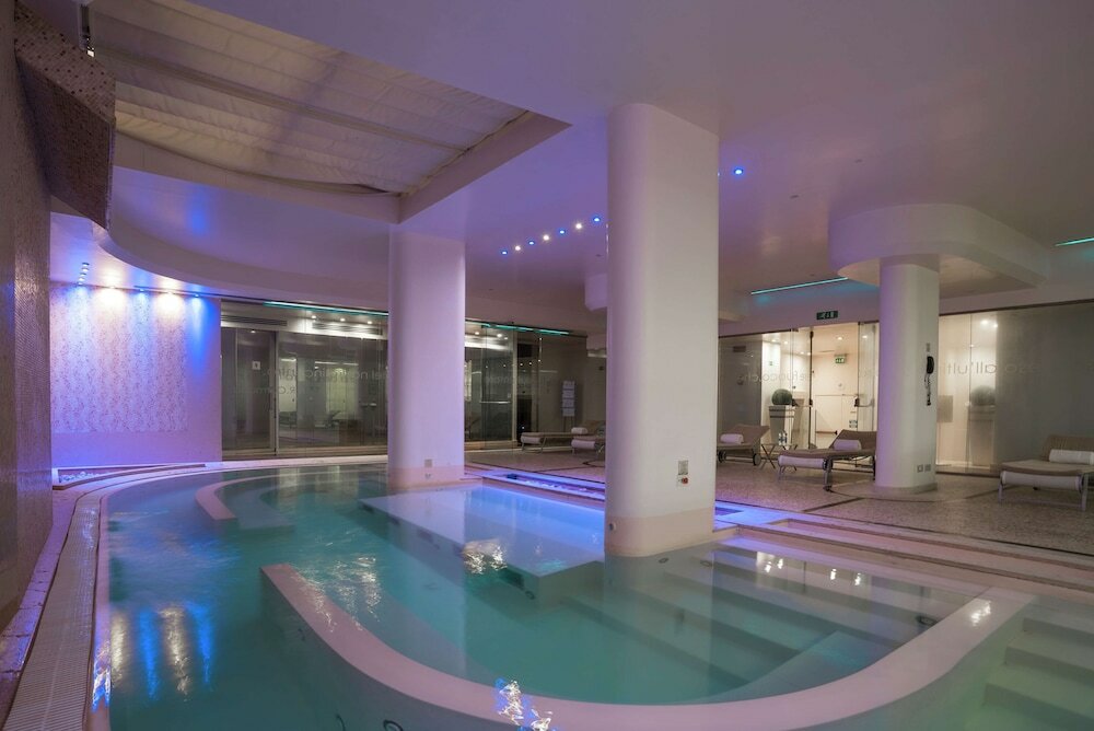 Фото DoubleTree by Hilton Florence Metropole