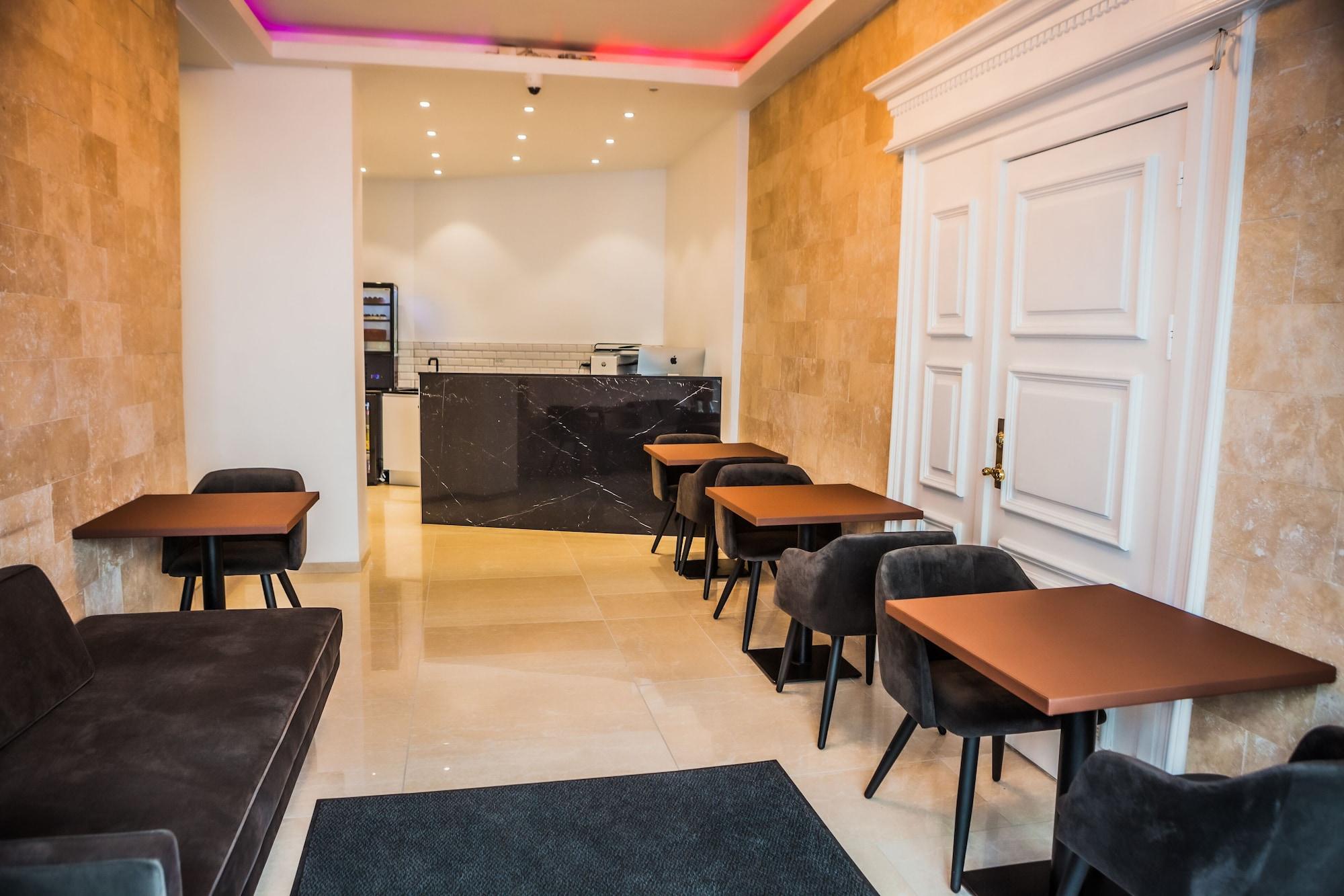 Фото A Hotels City