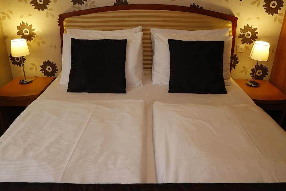Фото Six Inn Hotel