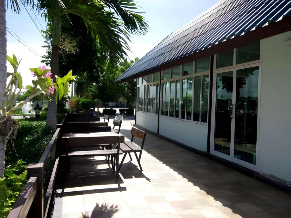 Фото Chaiyaphruk Grand Hotel