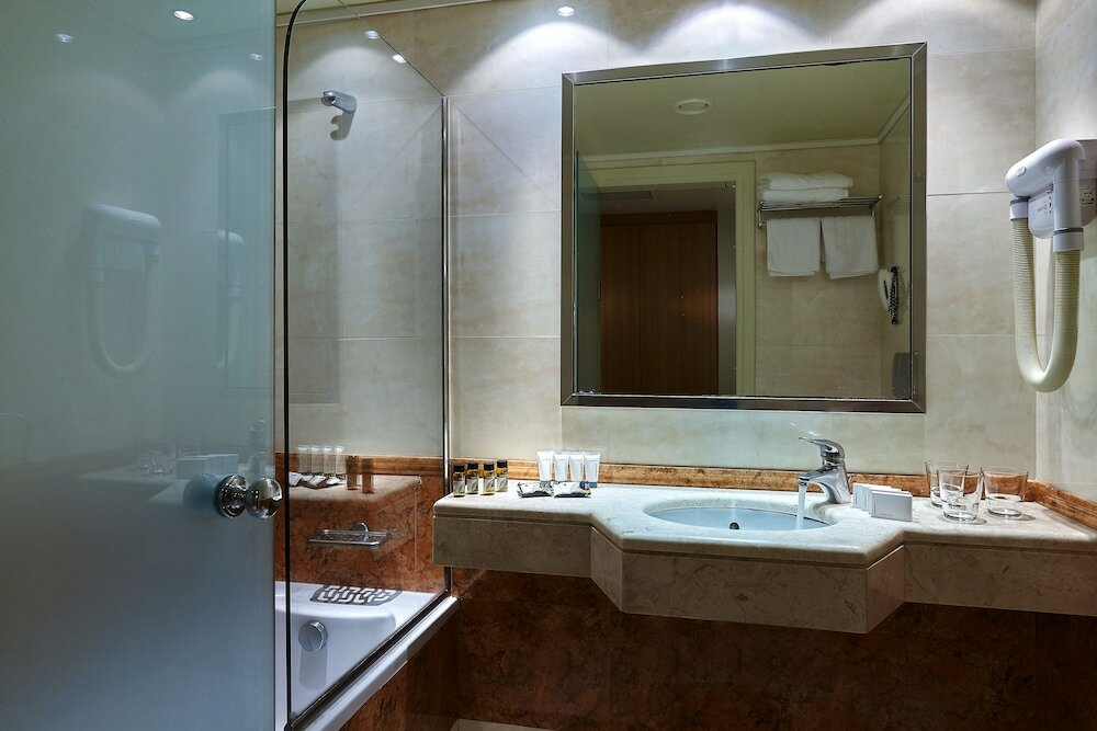 Фото Atrion Hotel