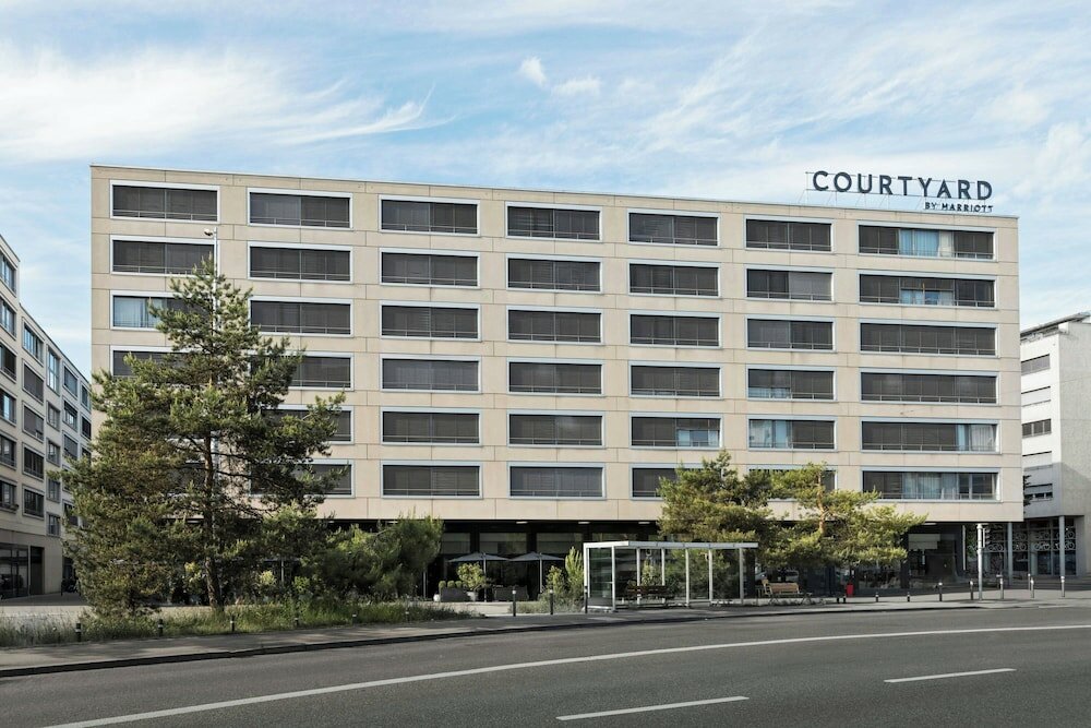 Фото Courtyard by Marriott Zurich North