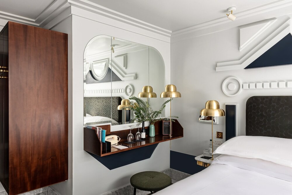 Фото The Henrietta Hotel