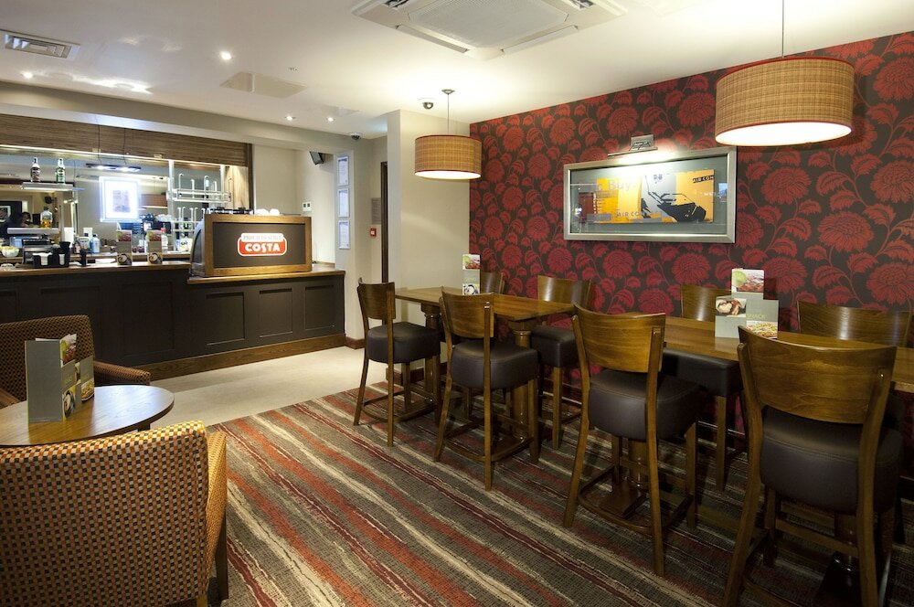 Фото Premier Inn London Ealing