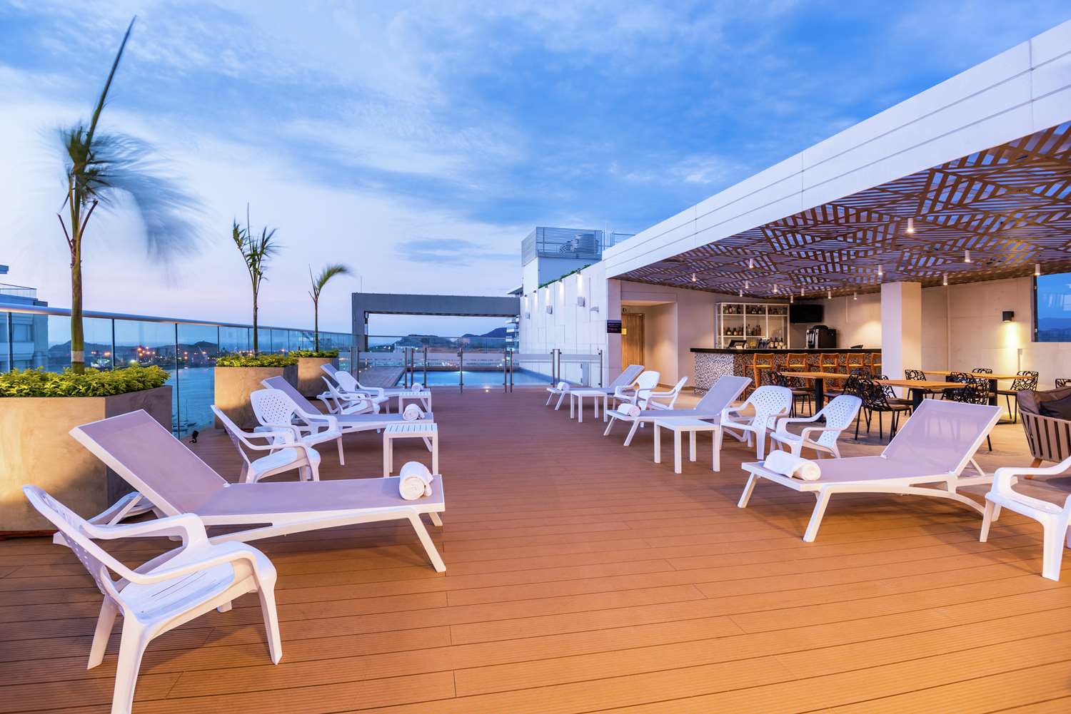 Фото Hilton Garden Inn Santa Marta