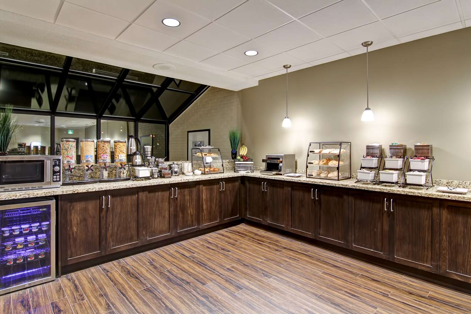 Фото Best Western London Airport Inn & Suites