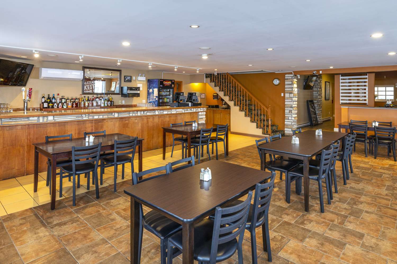 Фото Econo Lodge Miramichi