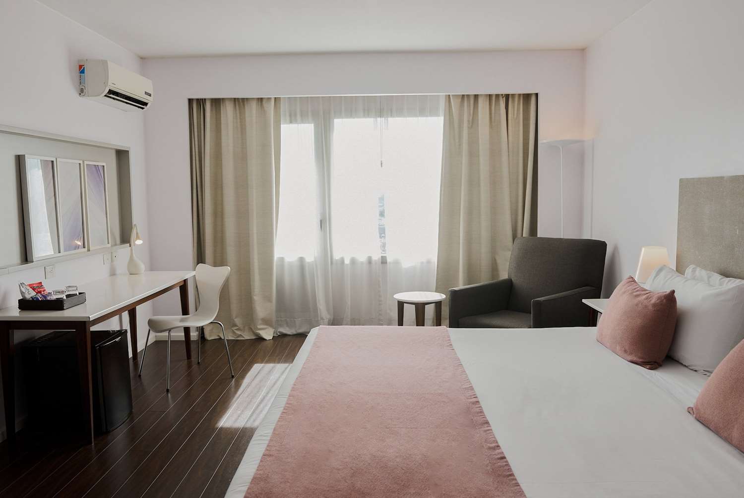 Фото Dazzler by Wyndham Buenos Aires Recoleta