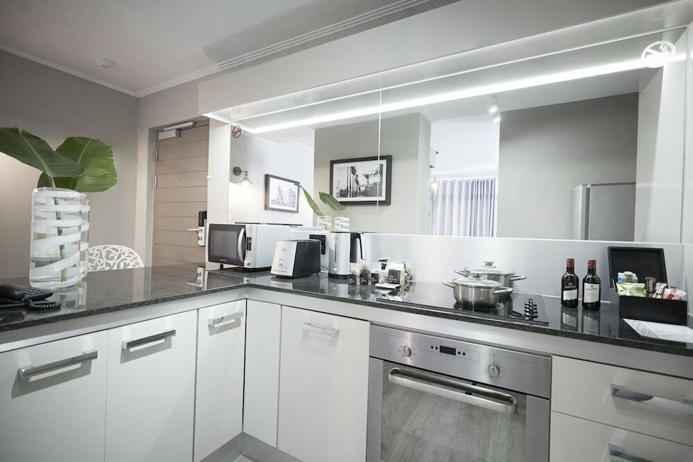 Фото The Hyde All-Suite Hotel