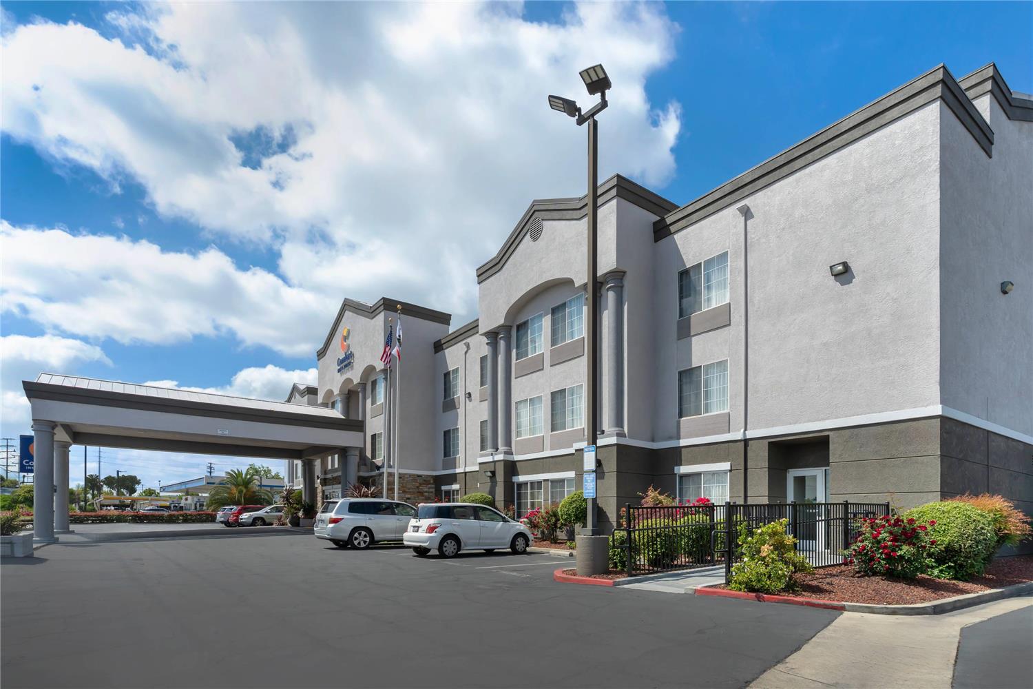 Фото Comfort Inn & Suites Sacramento - University Area