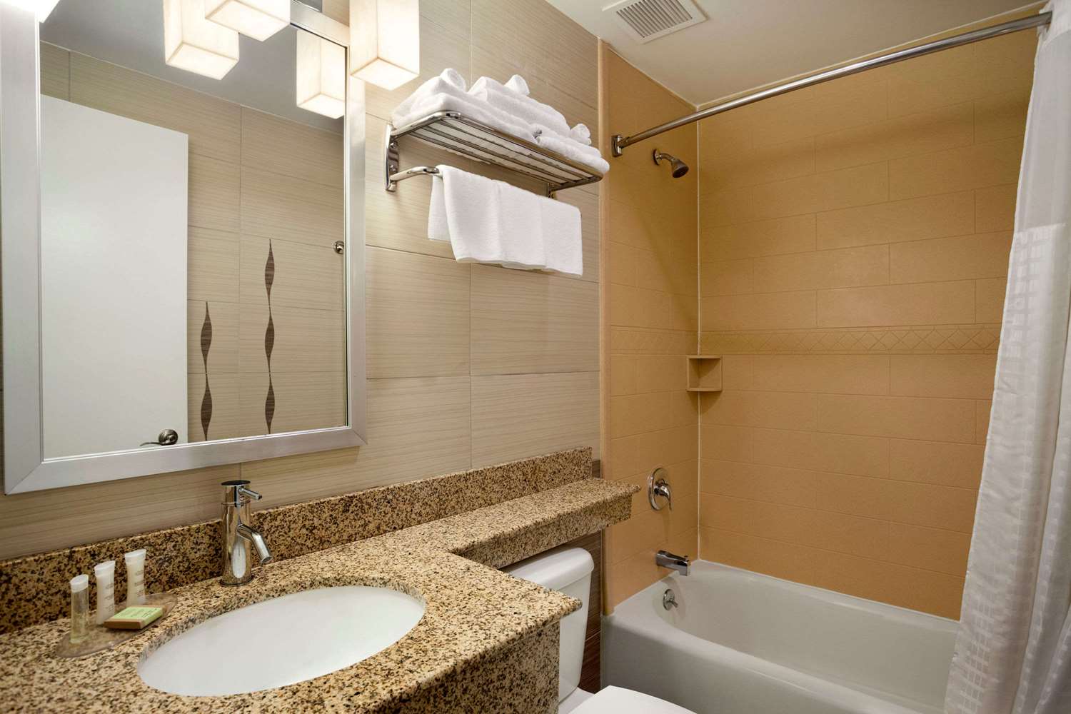 Фото Super 8 by Wyndham Bronx