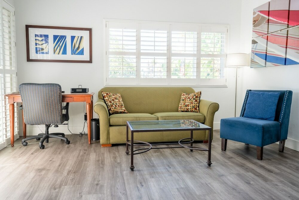 Фото La Avenida Inn