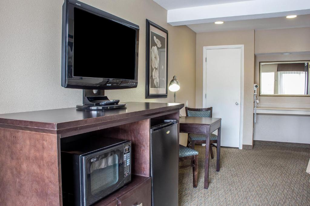 Фото Red Roof Inn Tucson Downtown – University