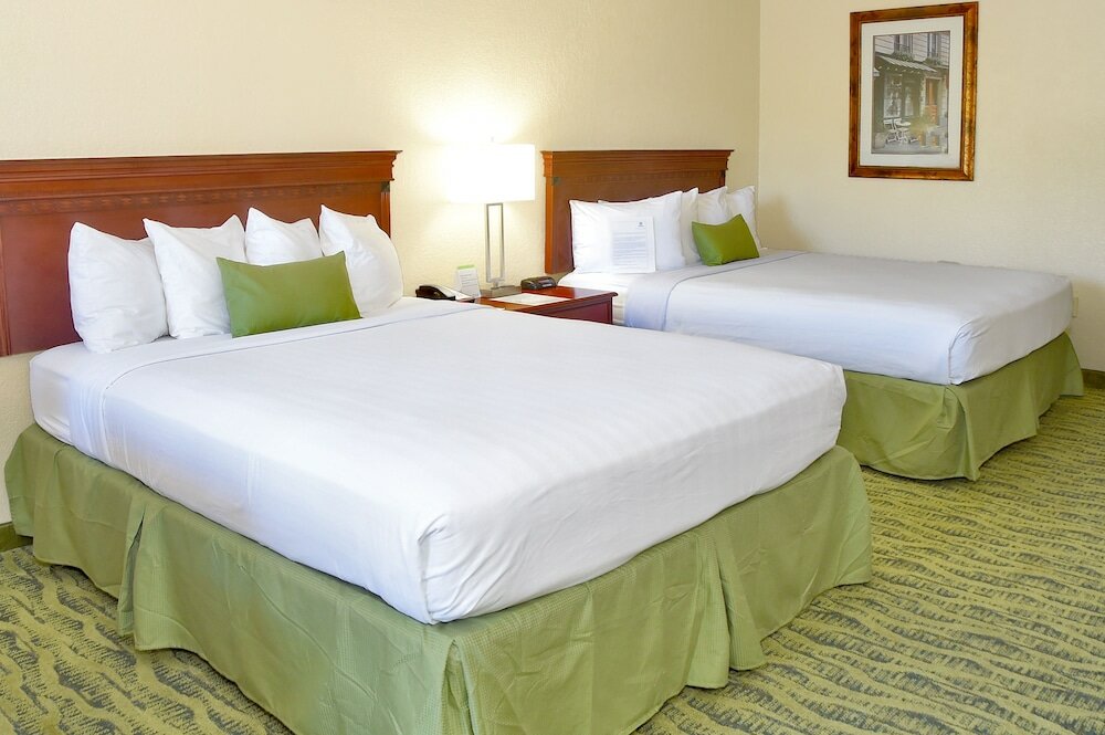 Фото Best Western Orlando East Inn & Suites