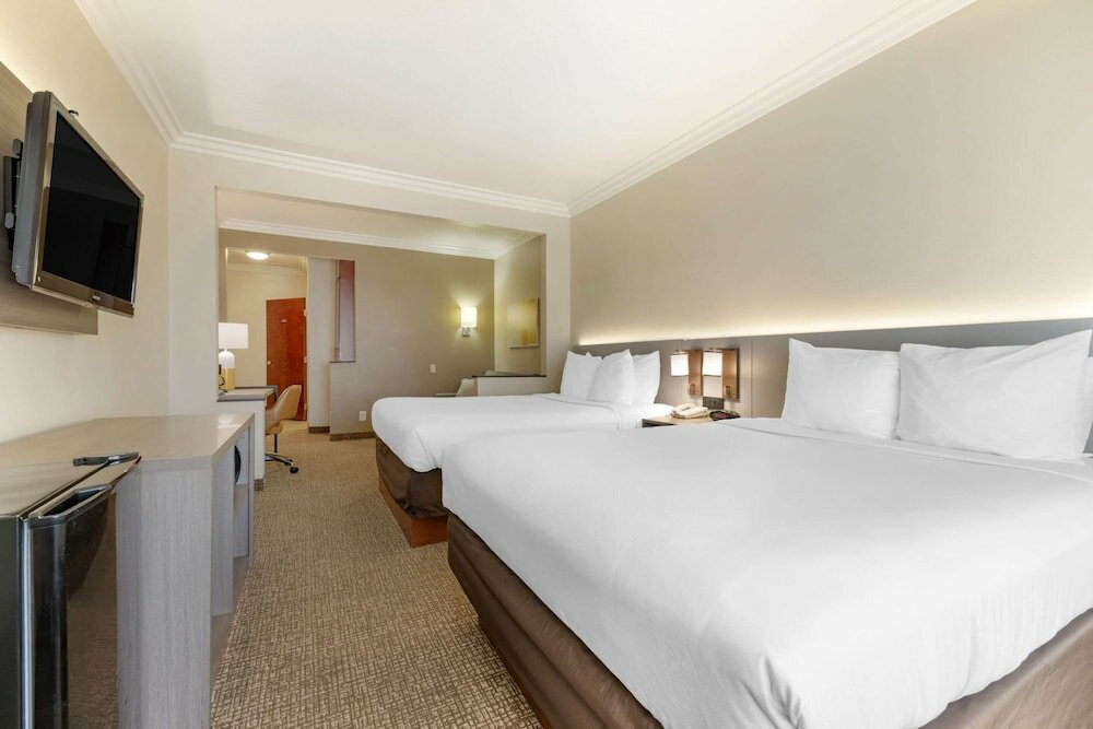 Фото Comfort Suites Oceanside Camp Pendleton Area