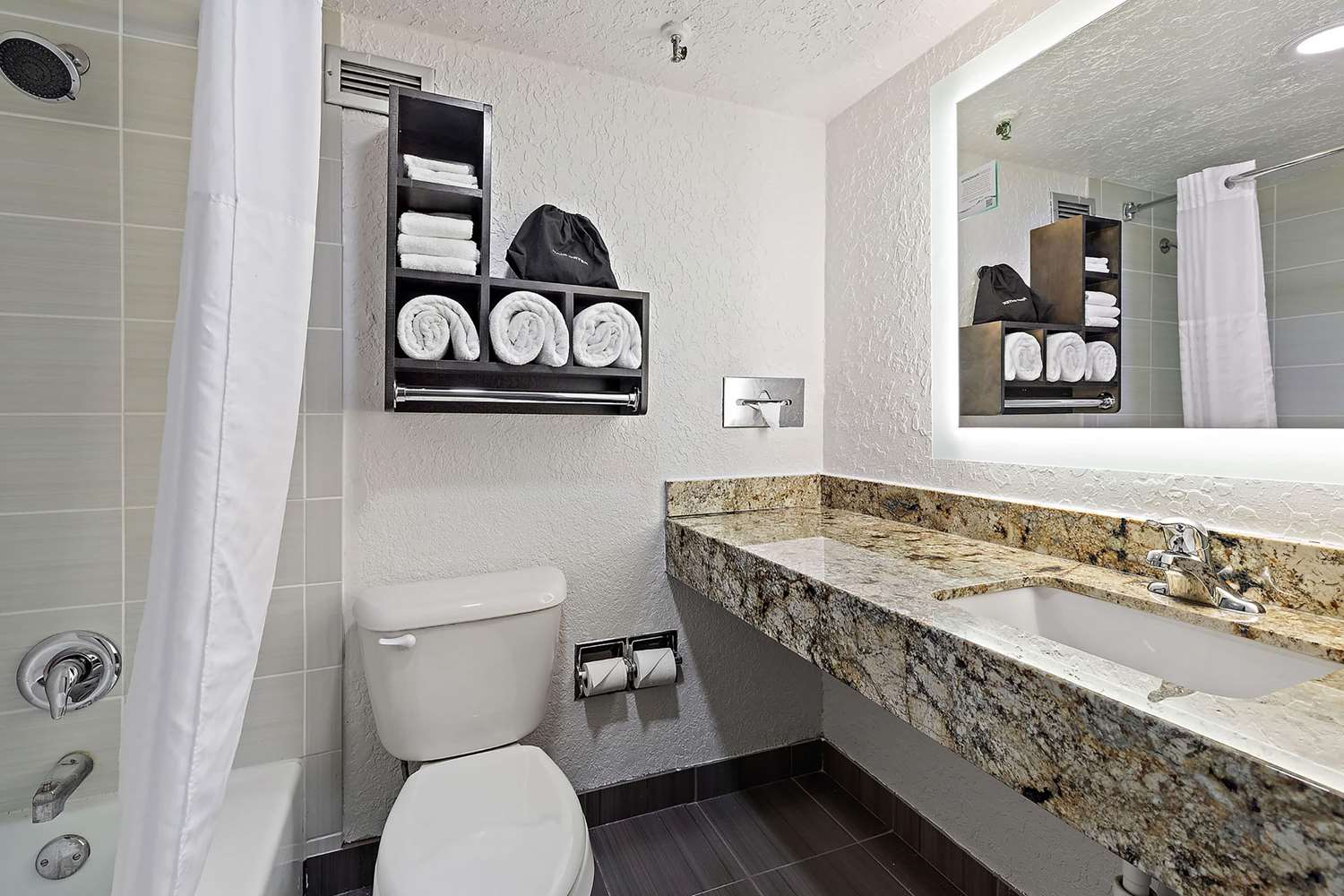 Фото Ramada by Wyndham Rochester Mayo Clinic Area