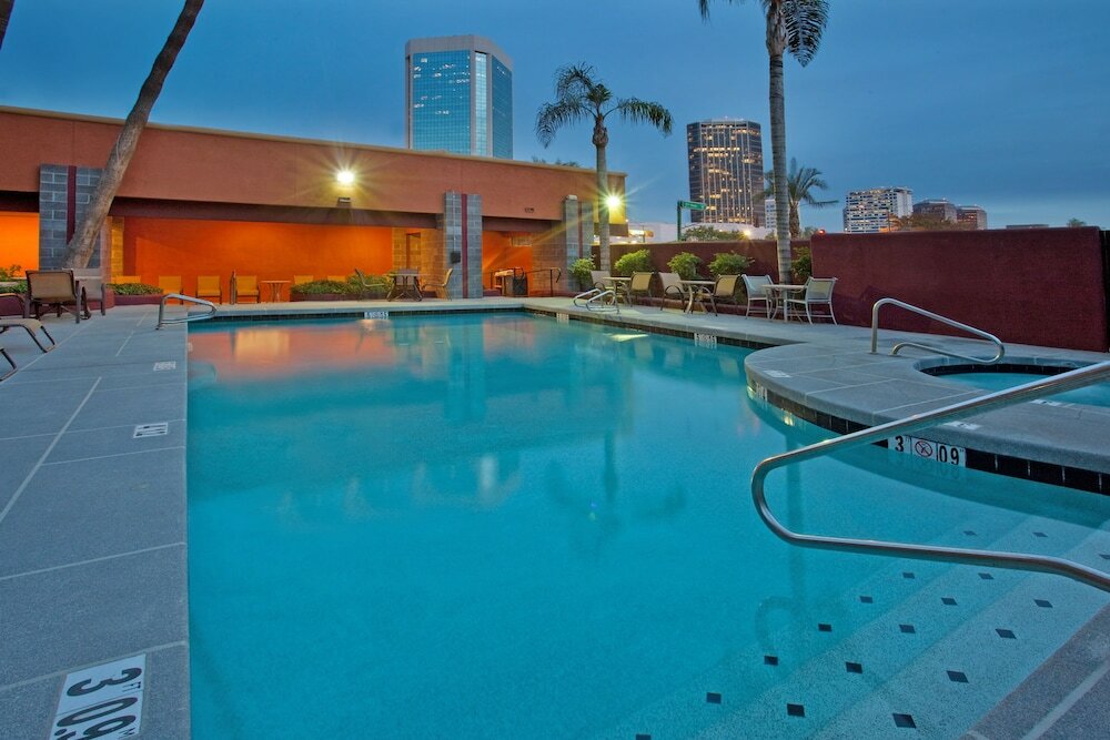 Фото Ramada by Wyndham Phoenix Midtown