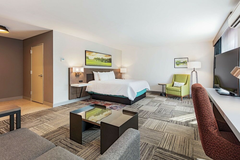 Фото Hilton Garden Inn Davis Downtown