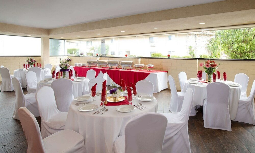 Фото Safari Inn, a Coast Hotel