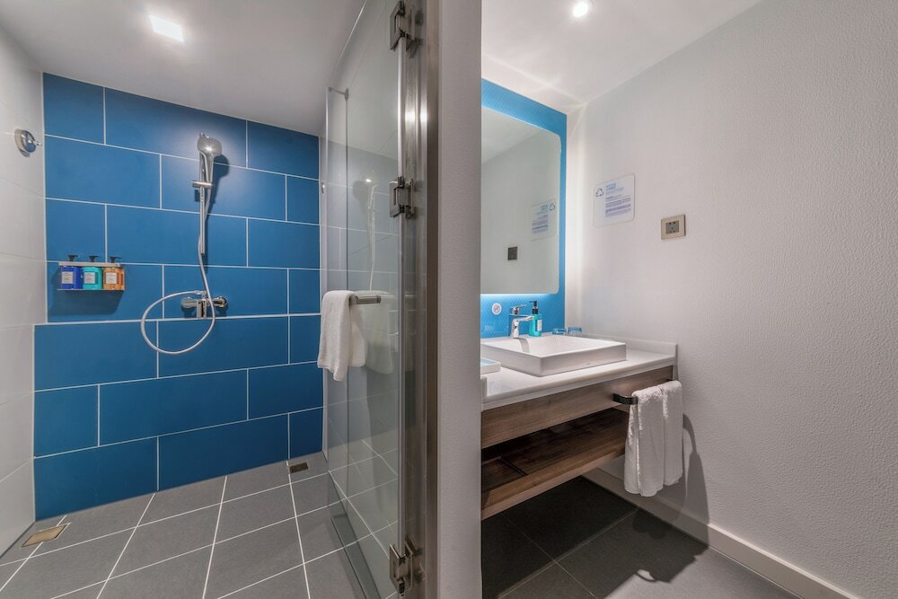 Фото Holiday Inn Express Ningbo City Center