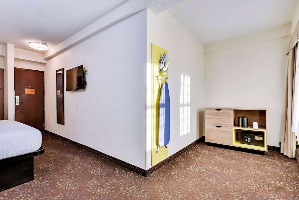 Фото Days Inn by Wyndham Washington DC/Connecticut Avenue