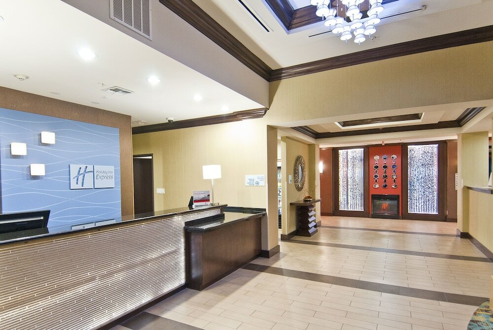 Фото Holiday Inn Express & Suites San Antonio Se by At&t Center, an Ihg Hotel