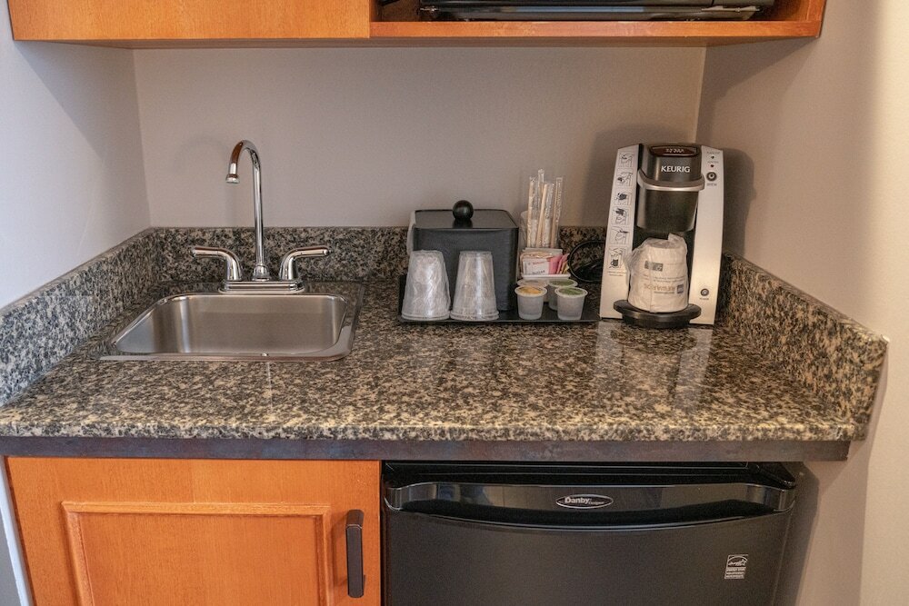 Фото Pocaterra Inn and Waterslide